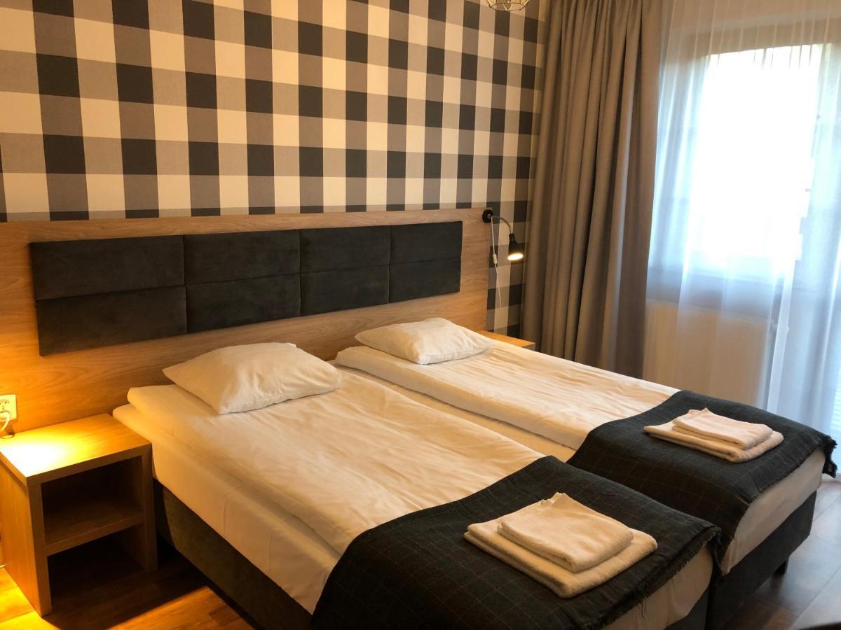 Zlote Gory - Czarna Gora Bed & Breakfast Sienna  Exterior photo