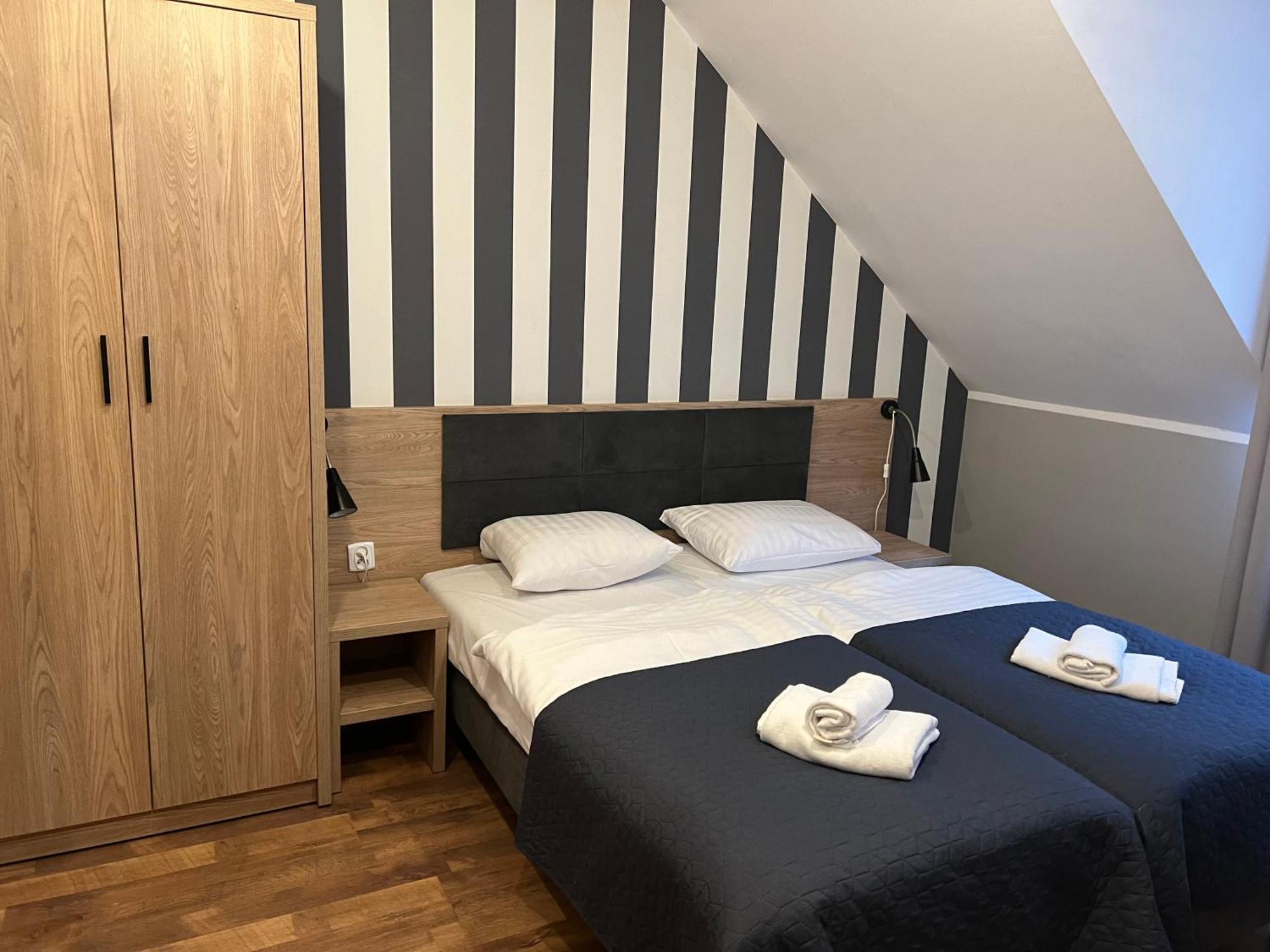 Zlote Gory - Czarna Gora Bed & Breakfast Sienna  Exterior photo