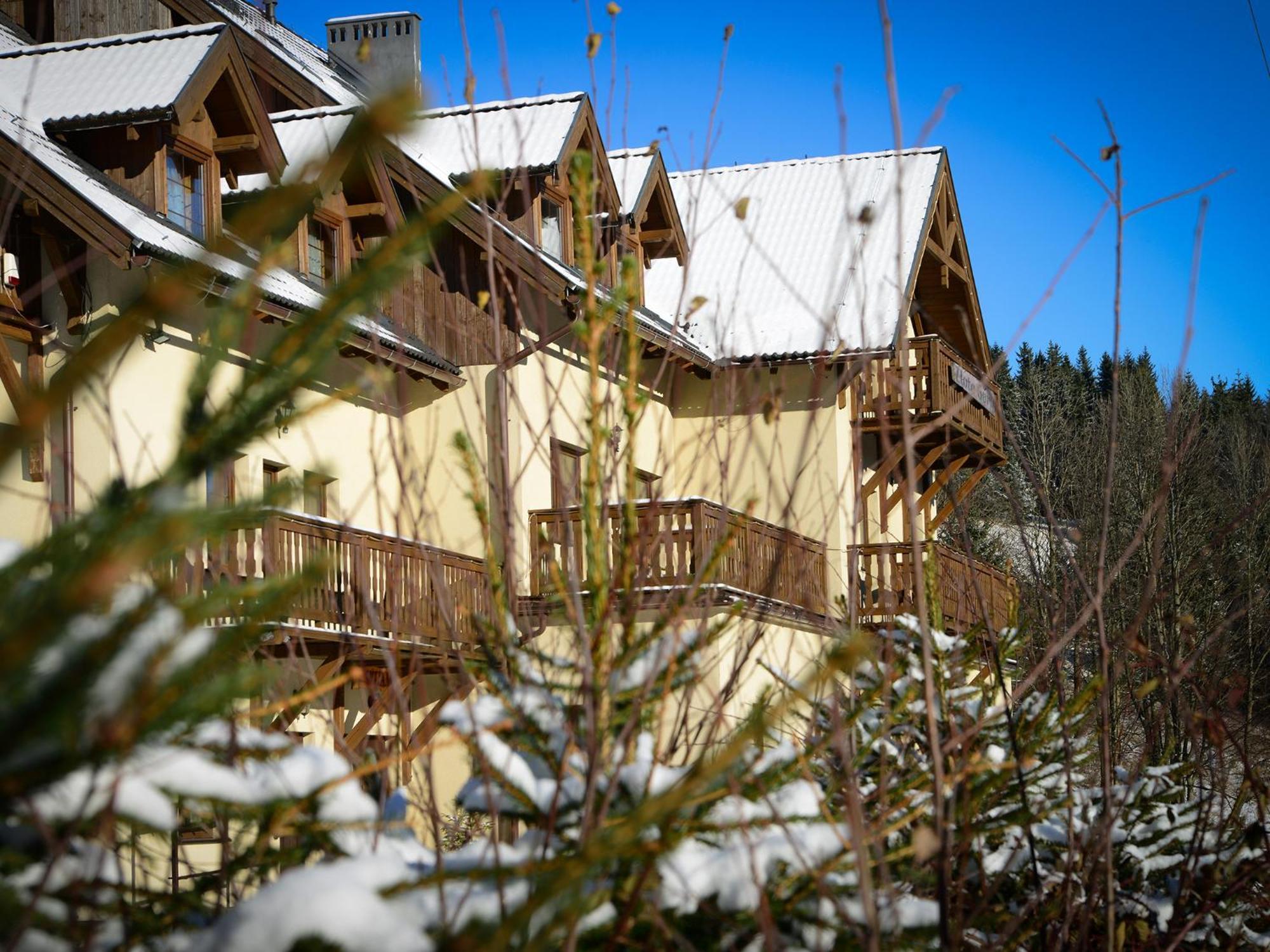 Zlote Gory - Czarna Gora Bed & Breakfast Sienna  Exterior photo